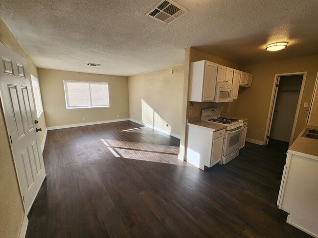 Building Photo - 1705 Breckenwood Ct