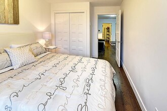 Building Photo - 4055 Boul Saint Laurent