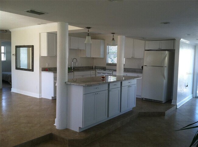 Foto del edificio - 801 La Plaza Ave S