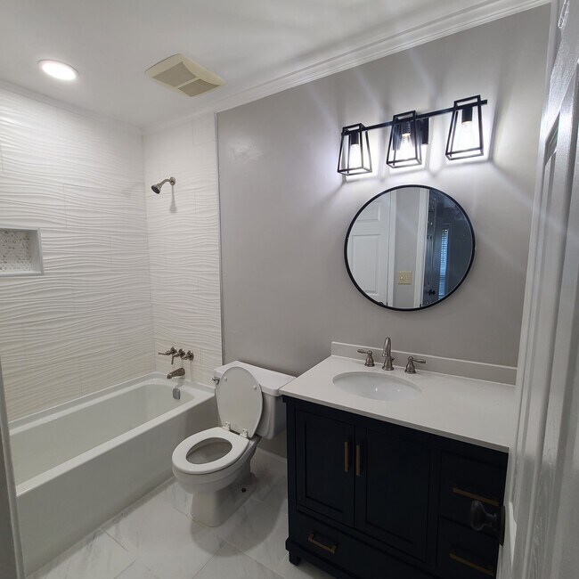 Baño principal - 1266 Weatherstone Dr NE