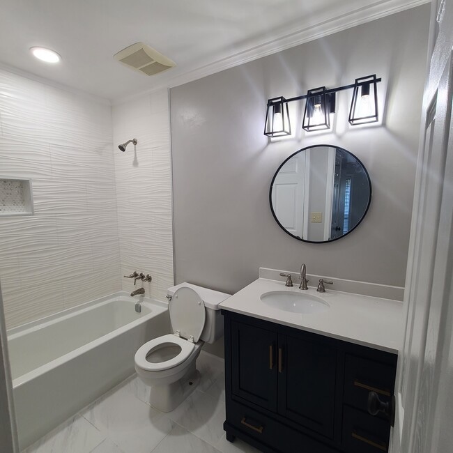 Master Bathroom - 1266 Weatherstone Dr NE