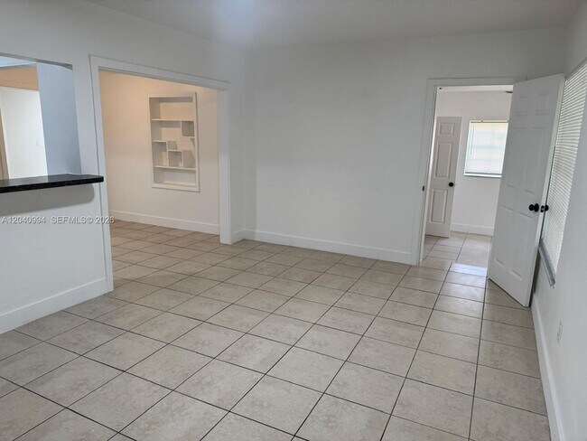Foto del edificio - 820 NE 141st St