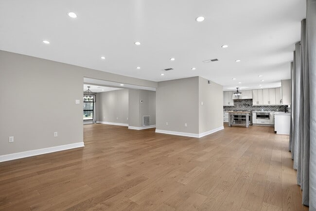 Building Photo - 6506 Jadecrest Dr