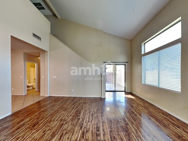 Foto del edificio - 8220 W Forest Grove Ave