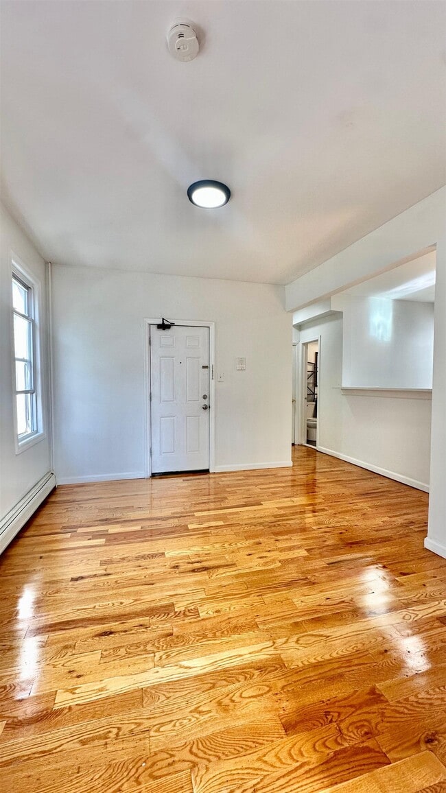 Foto del edificio - 245 DUNCAN Ave