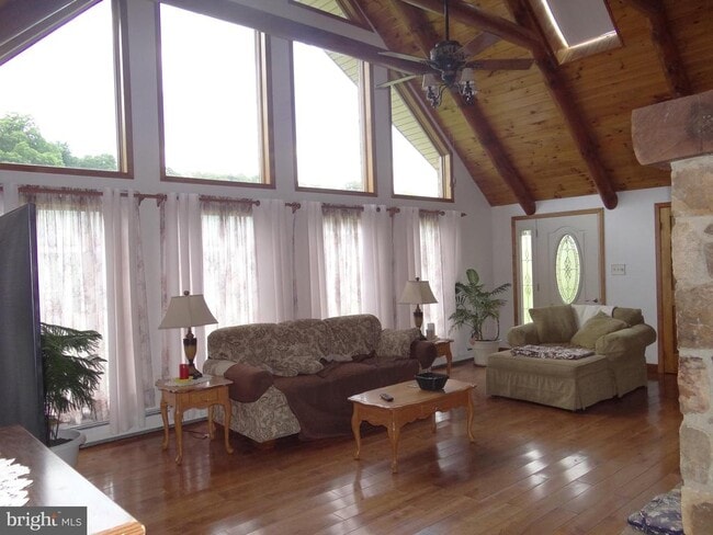 Foto del edificio - 250 Fieldstone Rd