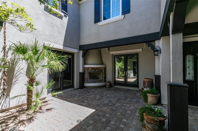 Foto del edificio - 1327 Quiet River Ave