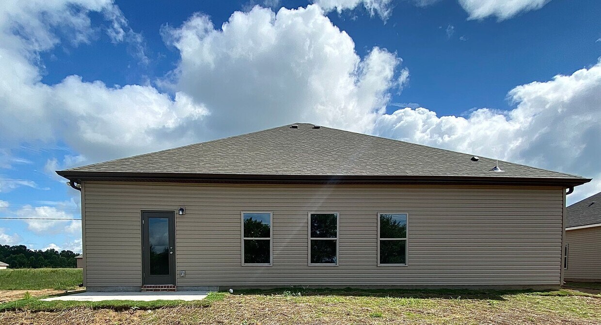 Foto del edificio - Home for Rent in Jasper, AL... Available t...