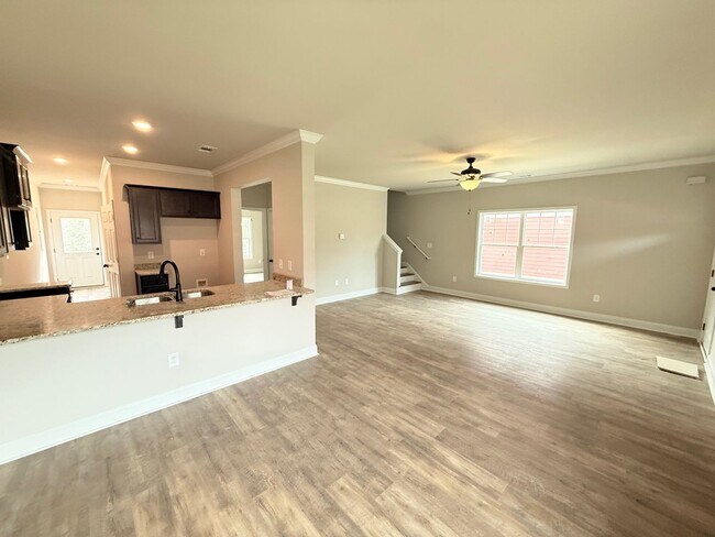 Foto del edificio - 4 Bedroom/4 Bath House off of Will Hunter Road! Pre-leasing Now!