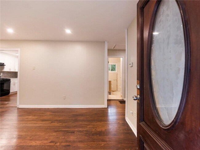 Foto del edificio - 2949 Judylyn Dr