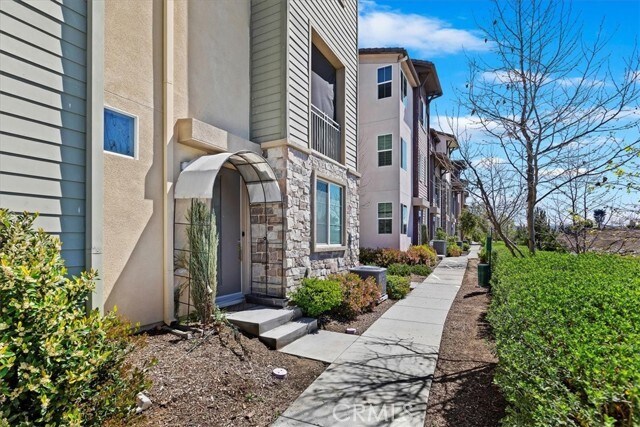 Building Photo - 740 Savi Dr