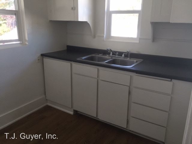 Building Photo - 409-411 S Silver St
