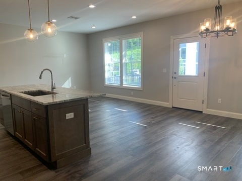 Building Photo - 501 Edgewater Cir