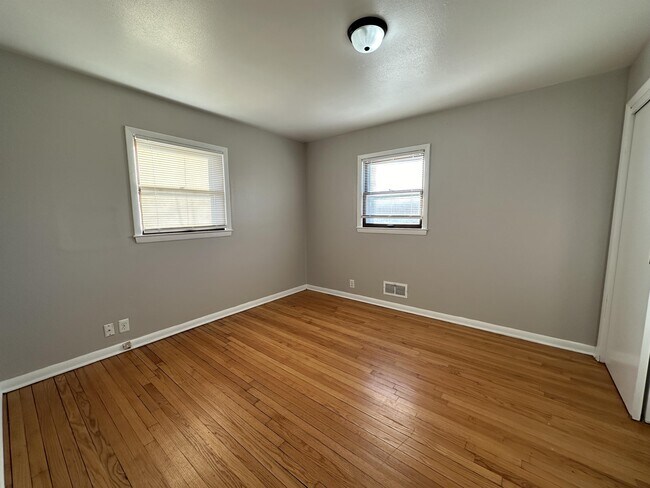 Foto del edificio - 2433 Jonathan Ave