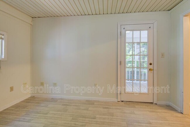 Building Photo - 607 W 19th Ave