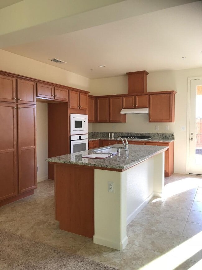 Building Photo - Apply now to schedule viewing.