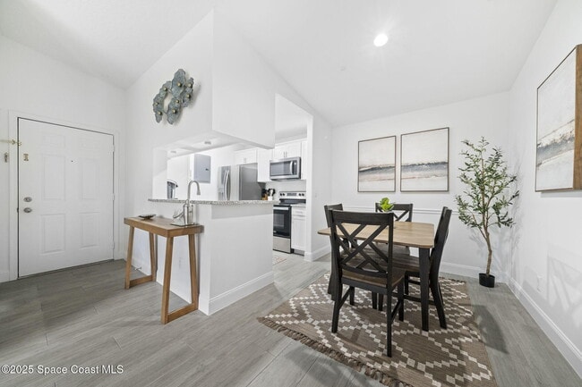 Building Photo - 7667 N Wickham Rd