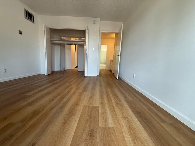 Dormitorio con vestidor. - 3717 Cardiff Ave