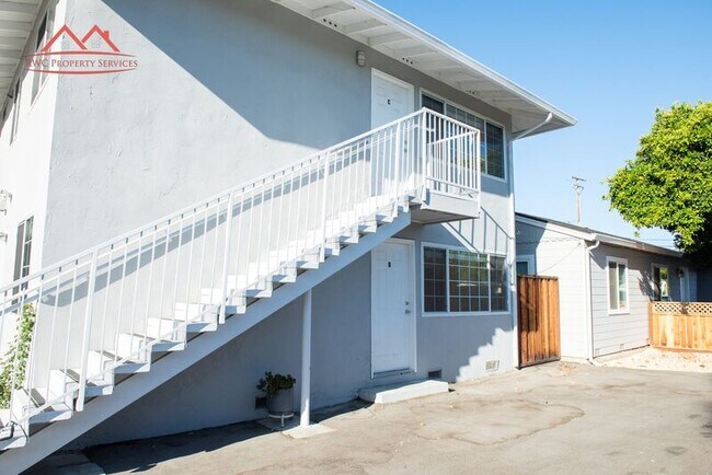 Building Photo - 144 Granada Dr