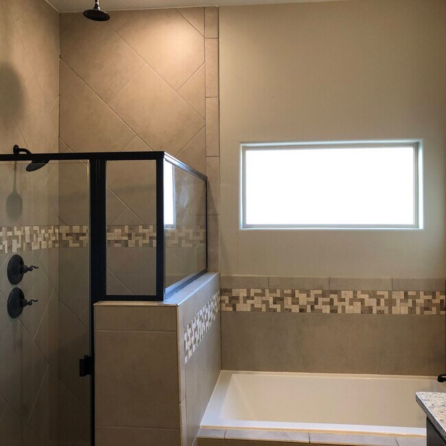 Foto del edificio - 13753 Blackburn Ave