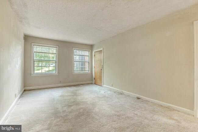 Building Photo - 2401 Arlington Blvd