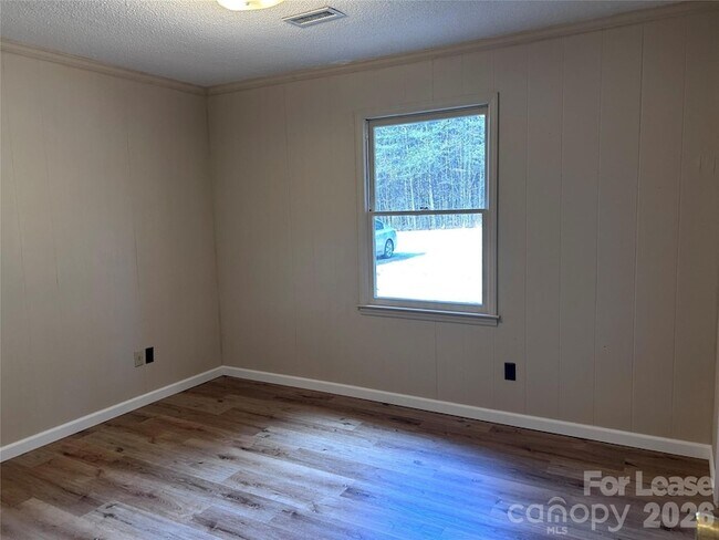 Foto del edificio - 220 Sunny Hill Dr