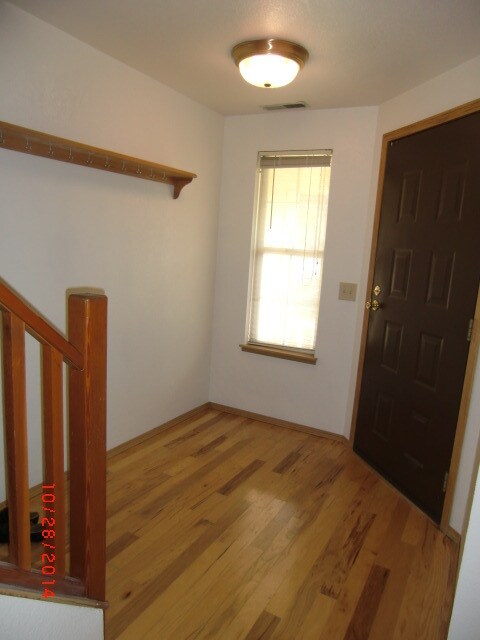 Foto del edificio - East hill Kent Seven Oaks Community Custom 2 story home - 3 bed 2.5 home with 2 car garage. Avail...