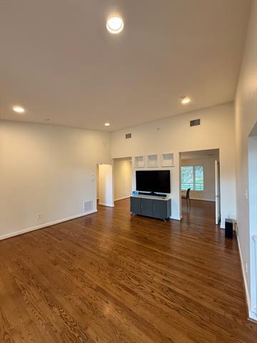 Foto del edificio - 6815 Ravendale Ln
