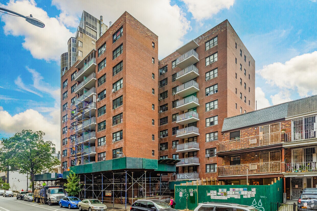 Foto principal - 13324 Sanford Ave