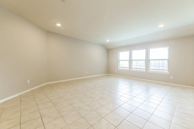 Building Photo - 710 Meadow Wood Ln
