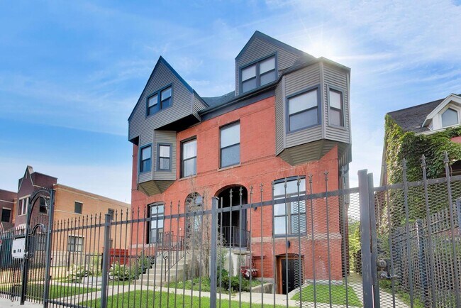 Foto del edificio - 3330 S Indiana Ave