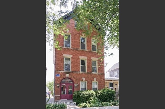 Building Front - 2727 N Hamlin Ave
