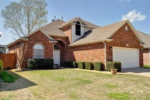 Building Photo - 8729 Sunset Trace Dr
