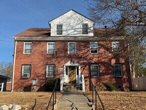 Building Photo - 814 Sunset Ave