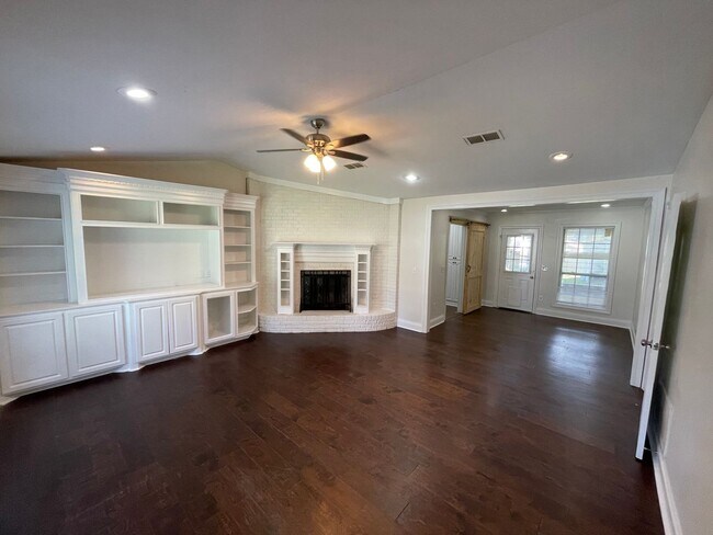 Foto del edificio - 4 bed 2 bath in Crossgates of Brandon