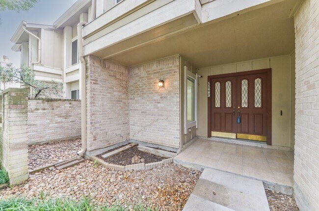 Gorgeous and very spacious townhome in the... - 4