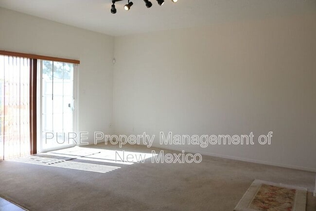 Building Photo - 3500 Victoria Way