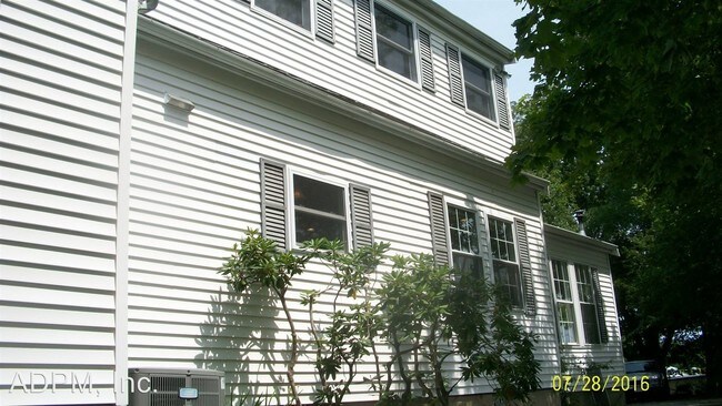 Building Photo - 192 Main St