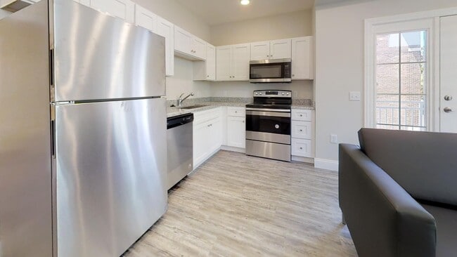 Interior Photo - 309 W Washington St