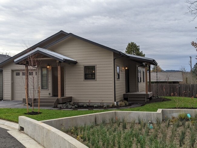 Building Photo - Gorgeous 2-Bedroom, 2-Bath Home In Eugene!