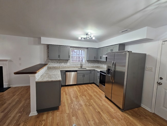 Building Photo - 1910 Bromwich Rd