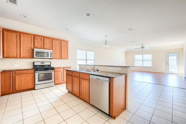 Foto del edificio - 2104 Jasmine Valley Drive