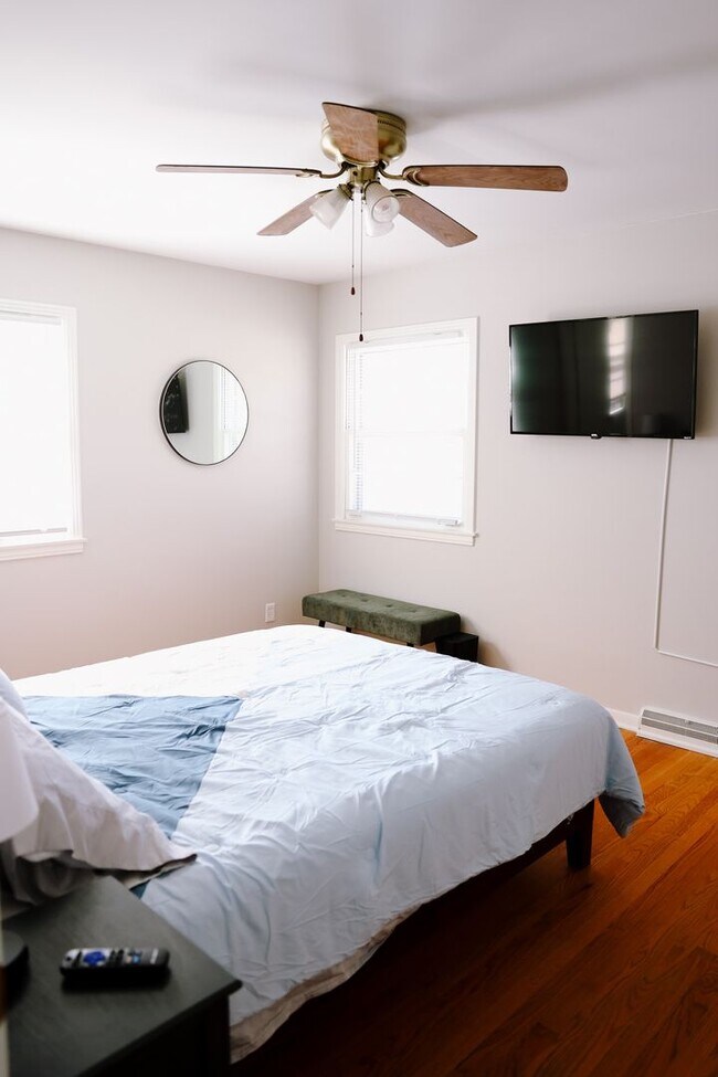 Foto del edificio - Spacious 3 Bedroom, 2 Bath Duplex with Att...