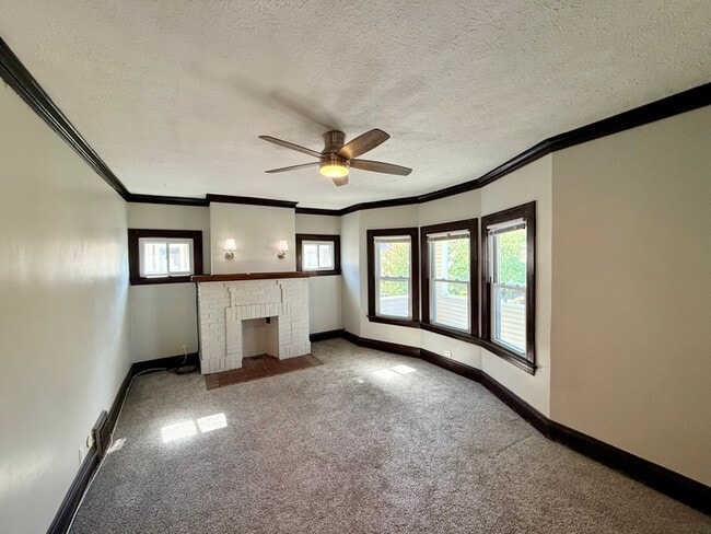 Photo - 2163 Chesterland Ave Apartment