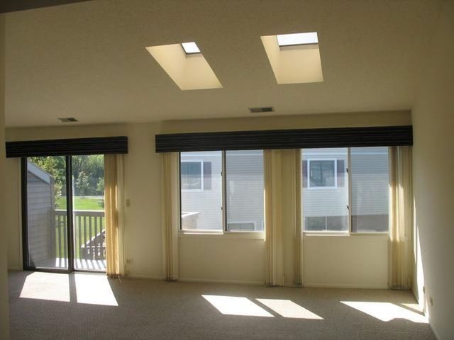 Building Photo - 995 Pine Tree Circle South