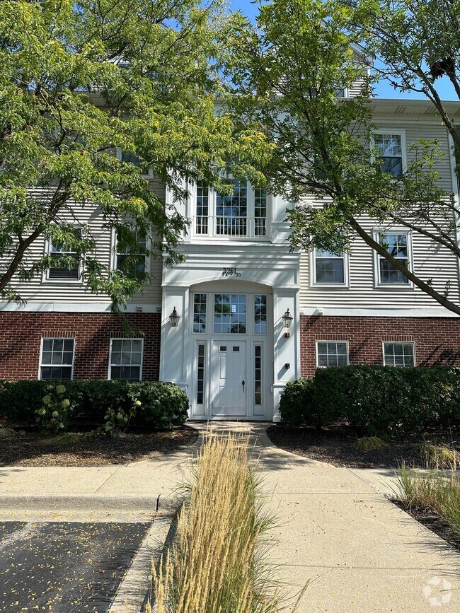 Hamptons Condominiums Furnished Townhouses for Rent Lake Bluff, IL