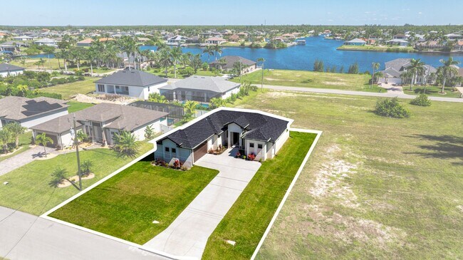 Foto del edificio - Brand-New Coastal Retreat | 4BR Home in NW Cape Coral