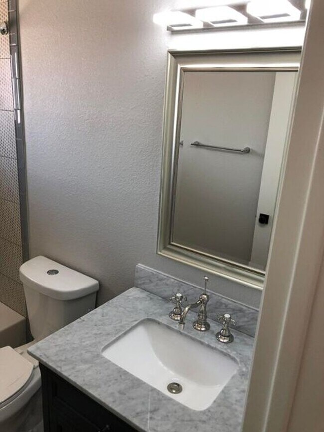 Building Photo - Upgraded Scottsdale unit for rent!