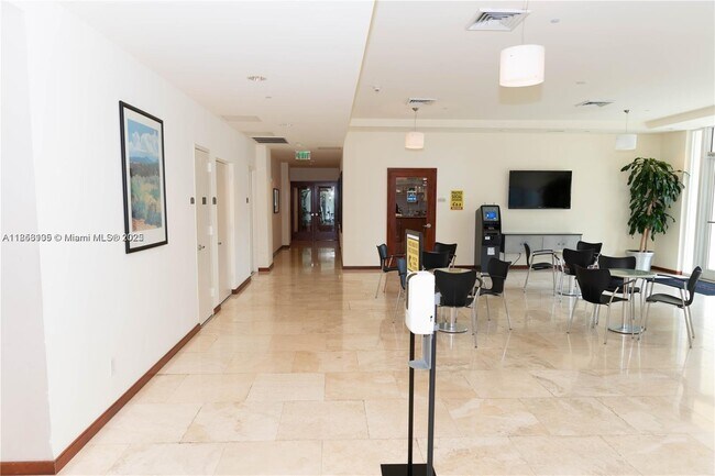 Building Photo - 2475 Brickell Ave