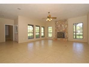 Foto del edificio - 211 Thomas Oaks Dr